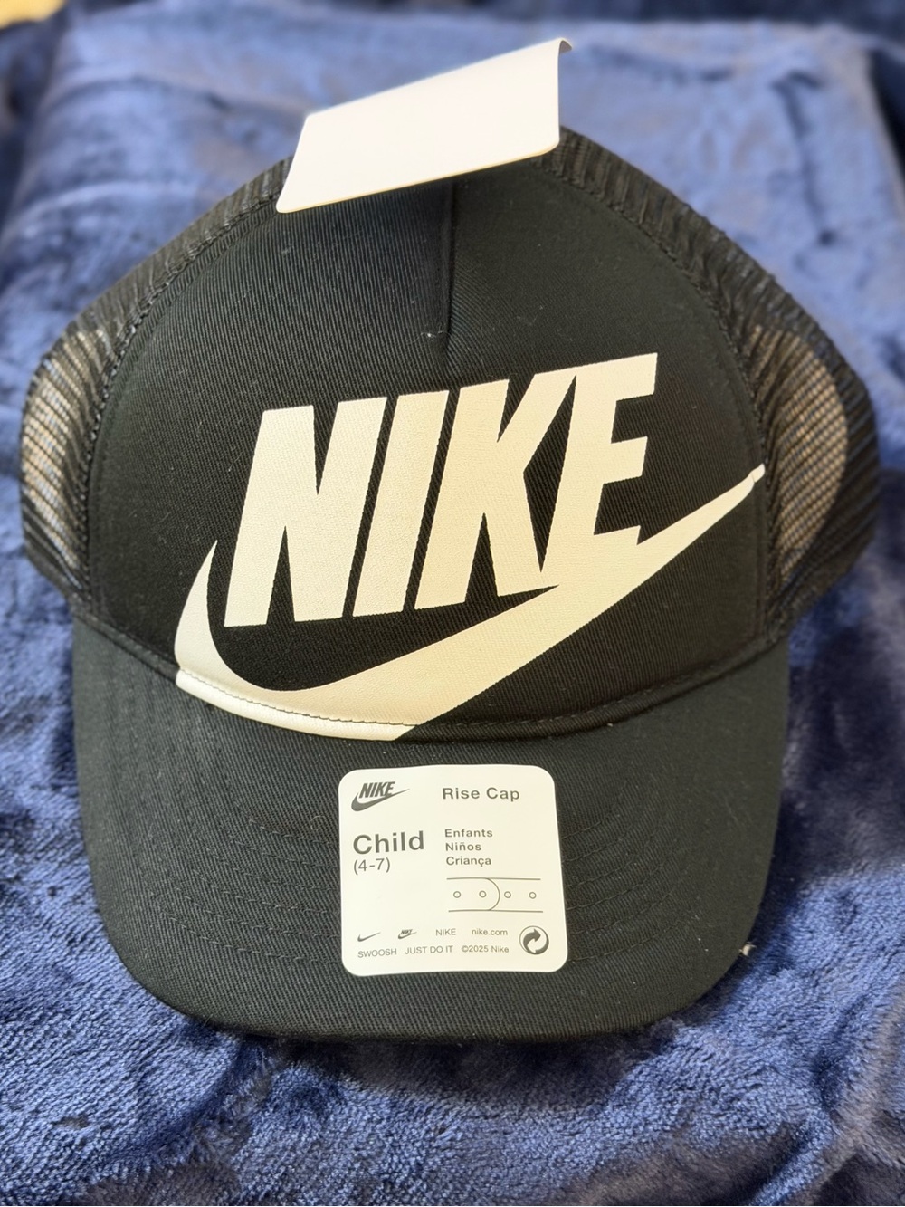 Nike Black and White Kids Trucker Hat - Picture 1 of 3